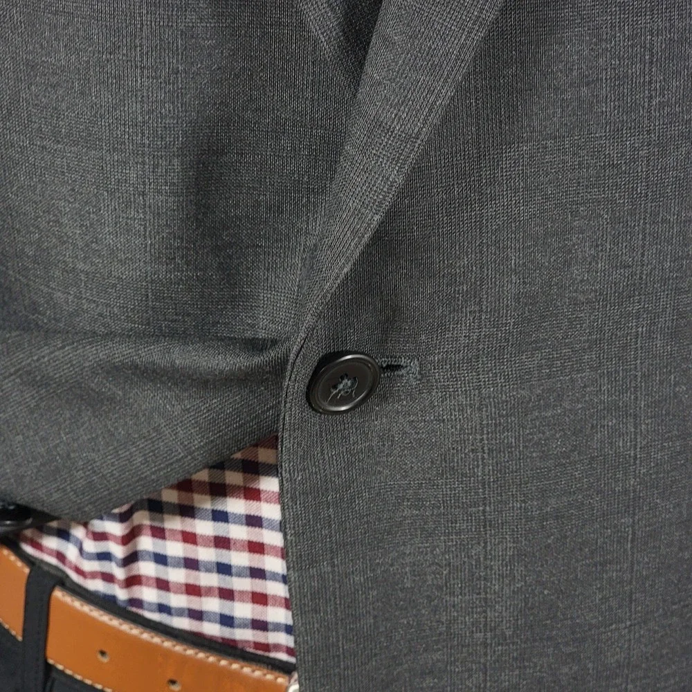 Merona‎ Men's Sport Coat Blazer Two Button Gray Plaid Polyester Blend Size 44L
